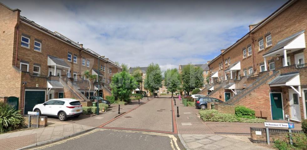 			VIRTUAL TOUR AVAILABLE!, 2 Bedroom, 1 bath, 1 reception Apartment			 Schooner Close E14 (parking included), ISLE OF DOGS